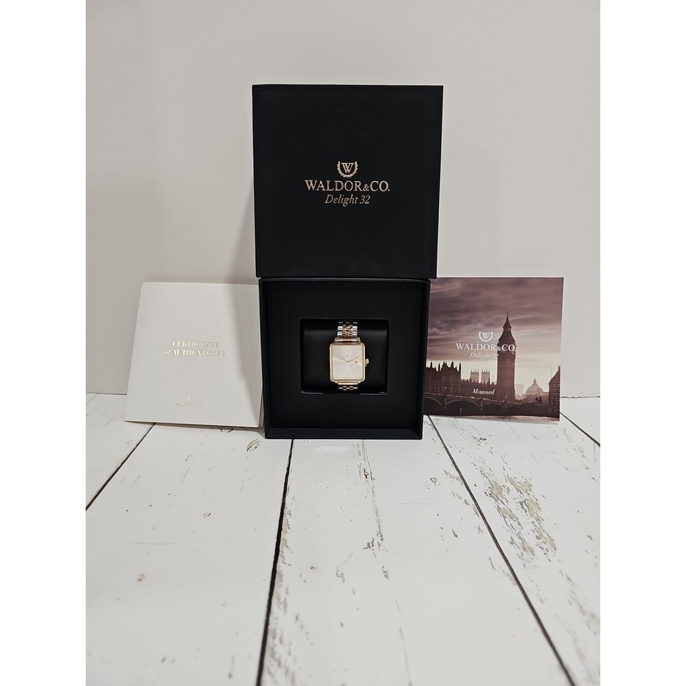 Waldor & Co Delight 32 Gold Silver Tone Watch 28mm - Working New Battery